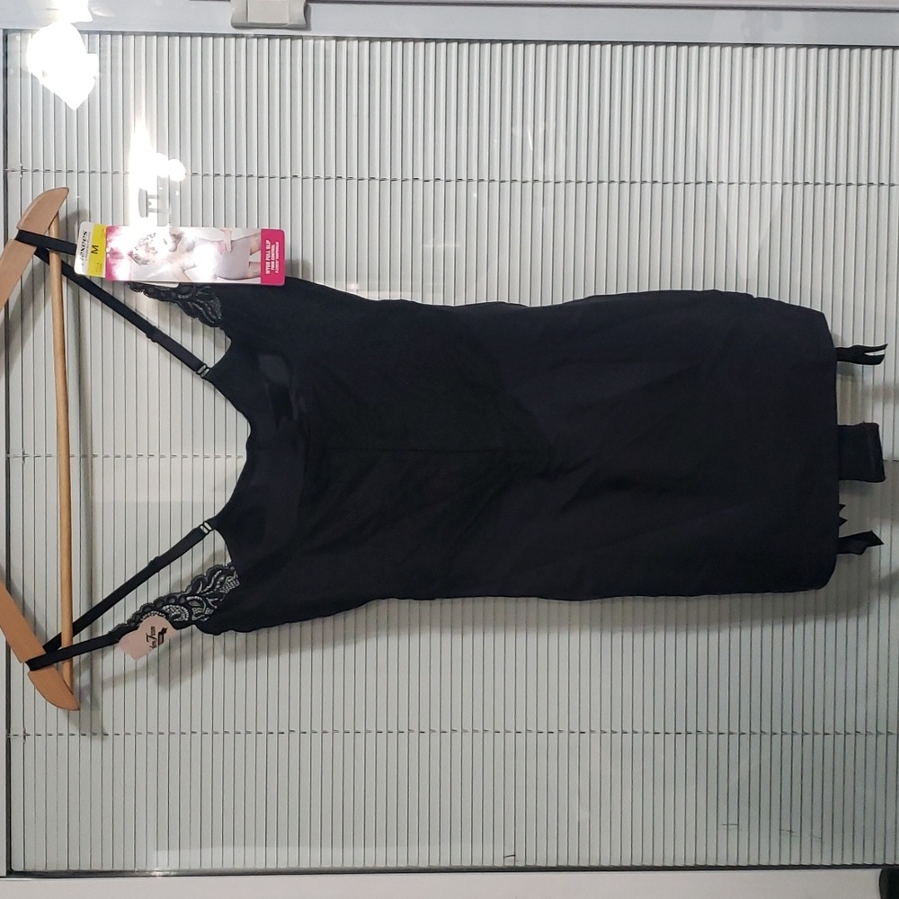 NWT Flexees by Maidenform Black Lace Slip size M